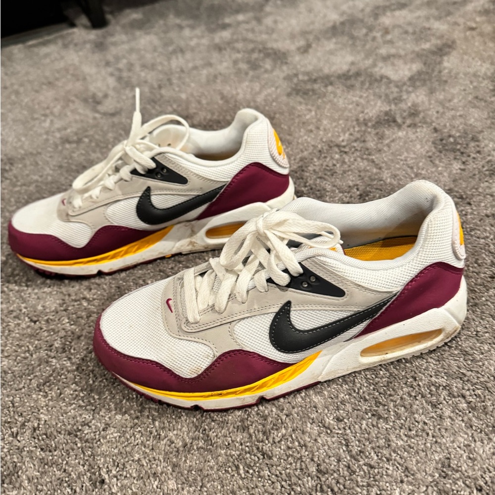 Nike Air Max 3 OG “White/Black/Team Red” – Size 8.5 women’s  (UK 6 / EUR 40)